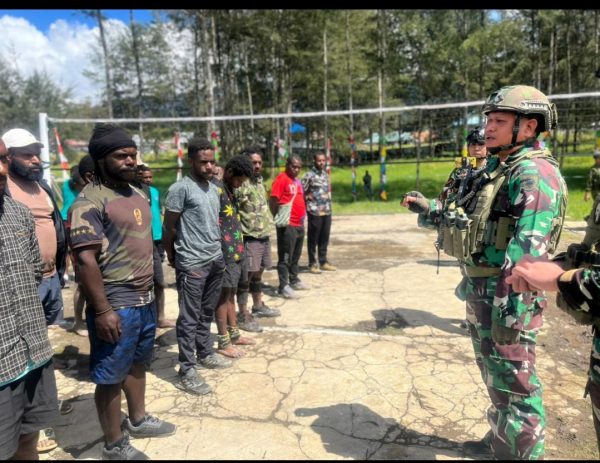 Gelora Semangat HUT TNI Ke-80, Satgas Yonif 700/WYC Gelar Piala Pangkogabwilhan III Warnai Tanah Papua